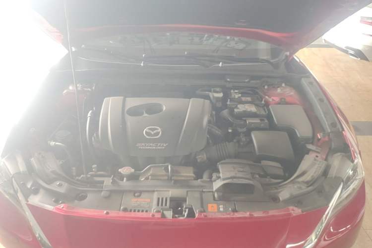 Used Mazda CX-4 2018 2.0L Automatic Two-Wheel Drive Blue Sky Premium Upgrade Version China VI Standard Engine Bay