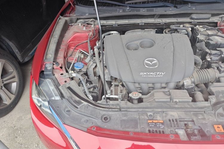 Used Mazda CX-4 2018 2.0L Automatic Two-Wheel Drive Blue Sky Dynamic Version China VI Standard Engine Bay Right