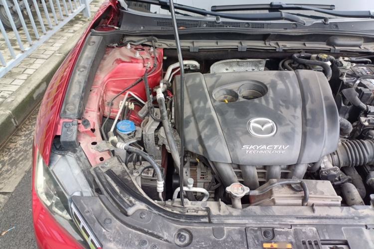 Used Mazda CX-4 2018 2.0L Automatic Two-Wheel Drive Blue Sky Premium Upgrade Version China VI Standard Engine Bay Right