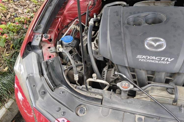 Used Mazda CX-4 2018 2.0L Automatic Two-Wheel Drive Blue Sky Dynamic Version China V Standard Engine Bay Right