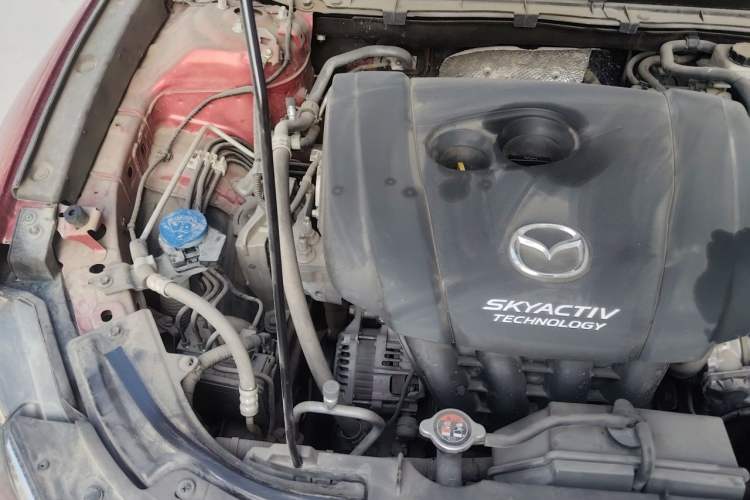Used Mazda CX-4 2018 2.0L Automatic Two-Wheel Drive Blue Sky Dynamic Version China VI Standard Engine Bay Right