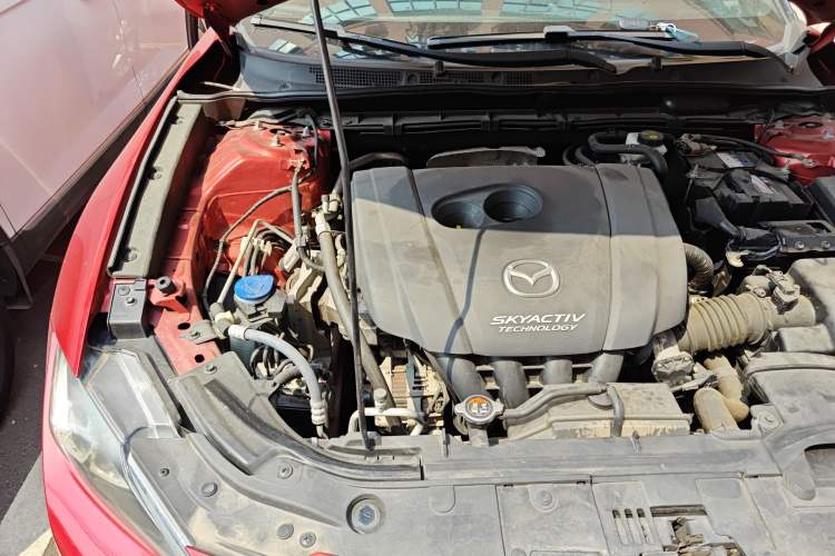 Used Mazda CX-4 2018 2.0L Automatic Two-Wheel Drive Blue Sky Dynamic Version China VI Standard Engine Bay Right