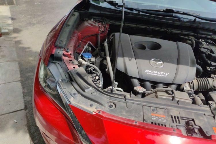 Used Mazda CX-4 2018 2.0L Automatic Two-Wheel Drive Blue Sky Dynamic Version China VI Standard Engine Bay Right