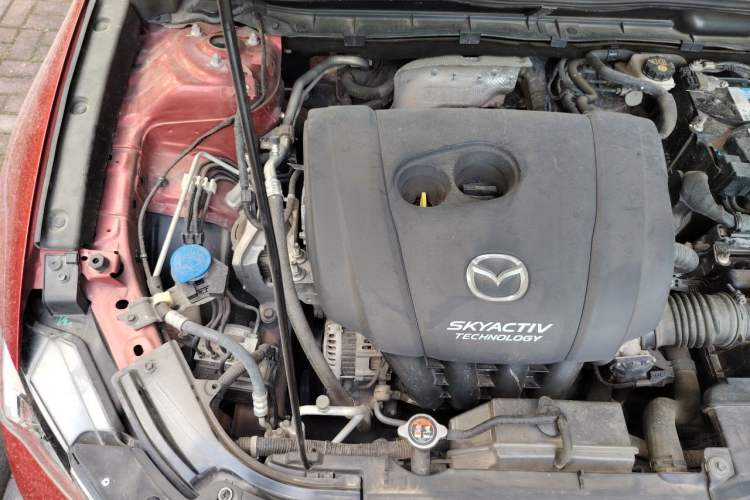 Used Mazda CX-4 2018 2.0L Automatic Two-Wheel Drive Blue Sky Dynamic Version China V Standard Engine Bay Right