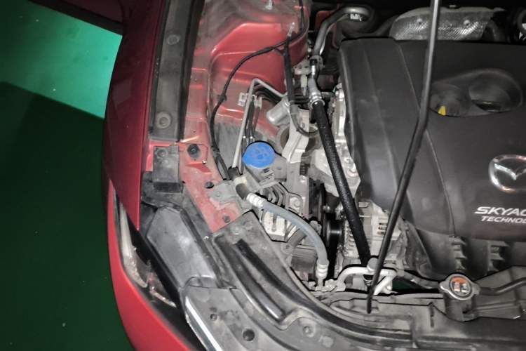 Used Mazda CX-4 2018 2.0L Automatic 2WD Blue Sky Exploration Edition China VI Standard Engine Bay Right