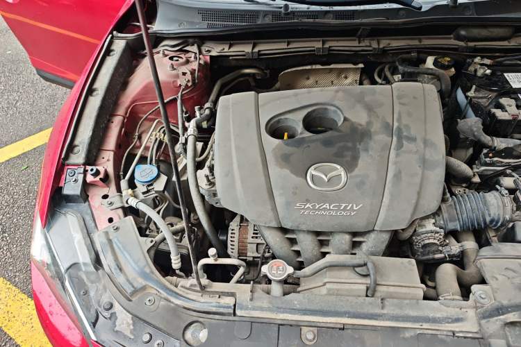 Used Mazda CX-4 2018 2.0L Automatic Two-Wheel Drive Blue Sky Dynamic Version China V Standard Engine Bay Right