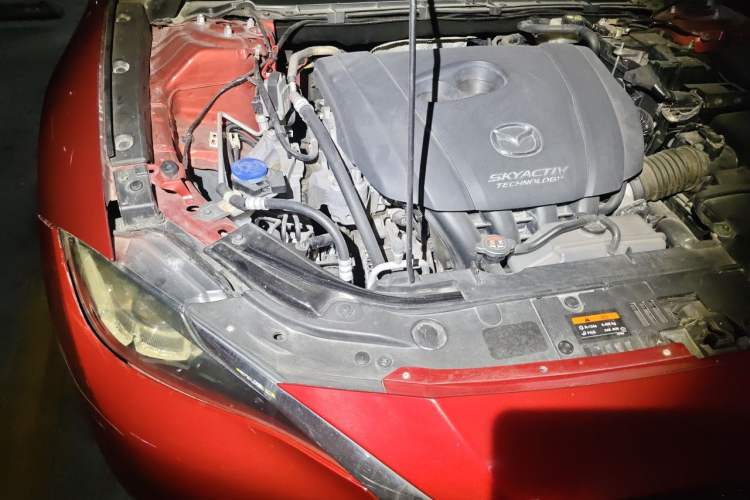Used Mazda CX-4 2018 2.0L Automatic Two-Wheel Drive Blue Sky Dynamic Version China VI Standard Engine Bay Right