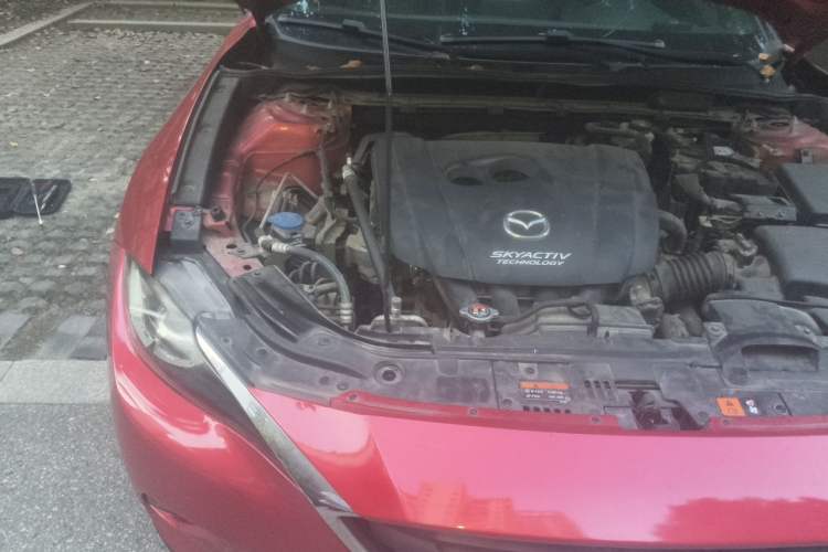 Used Mazda CX-4 2018 2.0L Automatic Two-Wheel Drive Blue Sky Dynamic Version China VI Standard Engine Bay Right