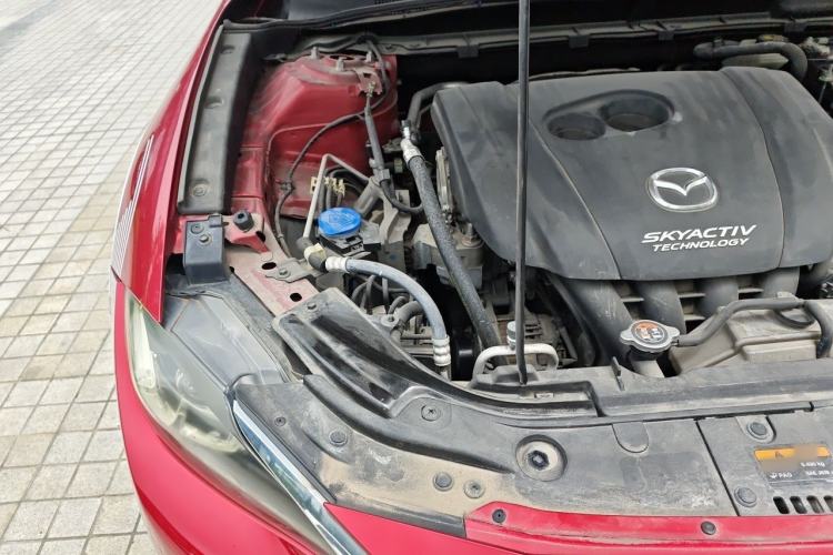 Used Mazda CX-4 2018 2.0L Automatic Two-Wheel Drive Blue Sky Exploration Version China V Standard Engine Bay Right
