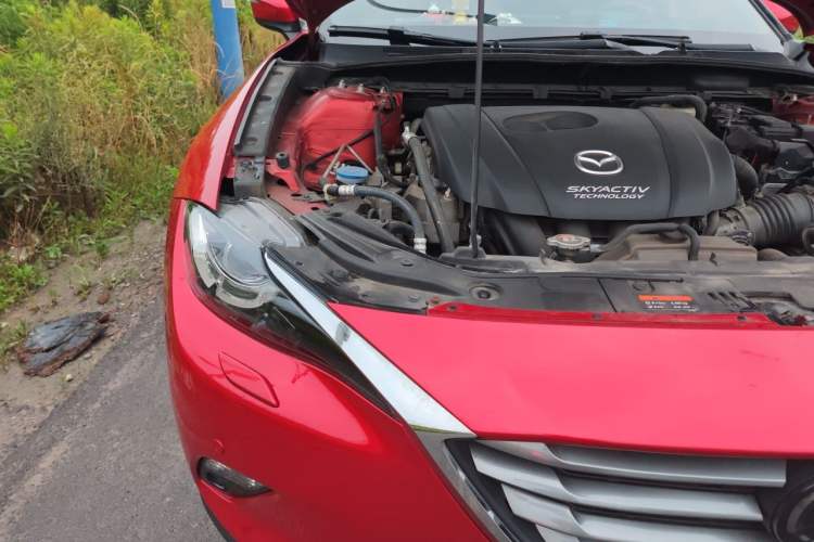 Used Mazda CX-4 2018 2.5L Automatic 4x4 Bluelight Fearless Edition China VI Standard Engine Bay Right