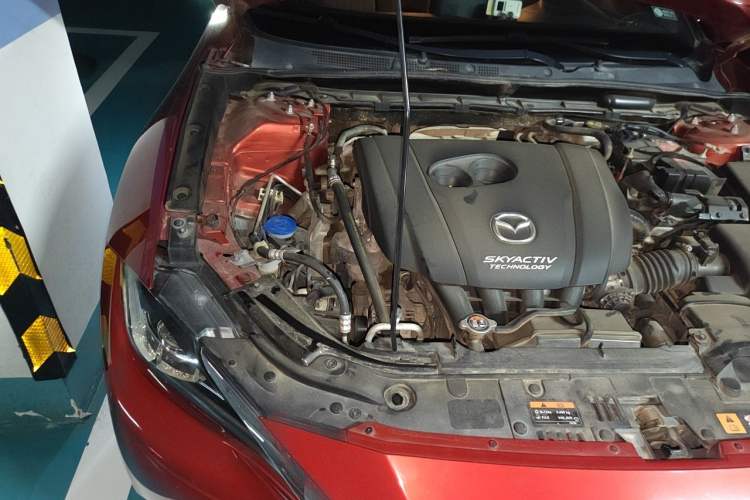 Used Mazda CX-4 2018 2.0L Automatic Two-Wheel Drive Blue Sky Dynamic Version China V Standard Engine Bay Right