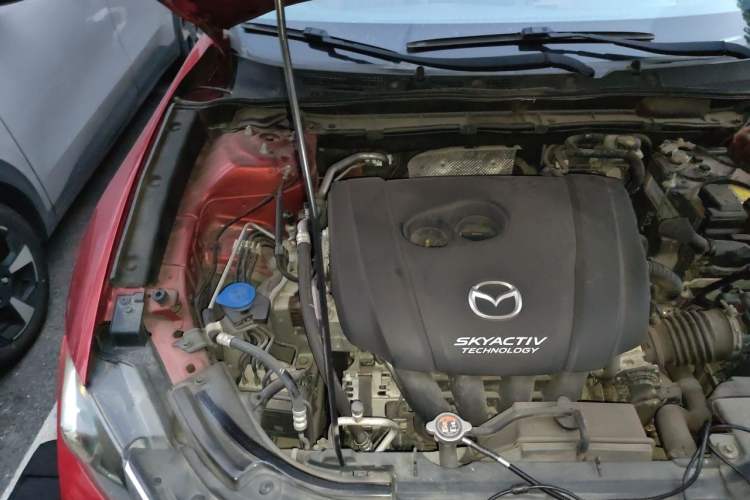 Used Mazda CX-4 2018 2.5L Automatic 4x4 Bluelight Fearless Edition China V Standard Engine Bay Right
