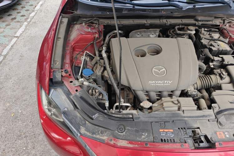 Used Mazda CX-4 2018 2.0L Automatic Two-Wheel Drive Blue Sky Dynamic Version China VI Standard Engine Bay Right