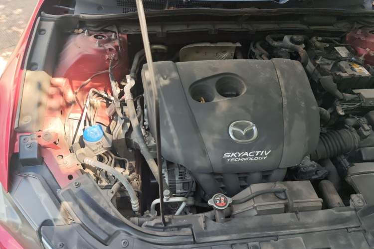 Used Mazda CX-4 2018 2.0L Automatic Two-Wheel Drive Blue Sky Premium Upgrade Version China VI Standard Engine Bay Right