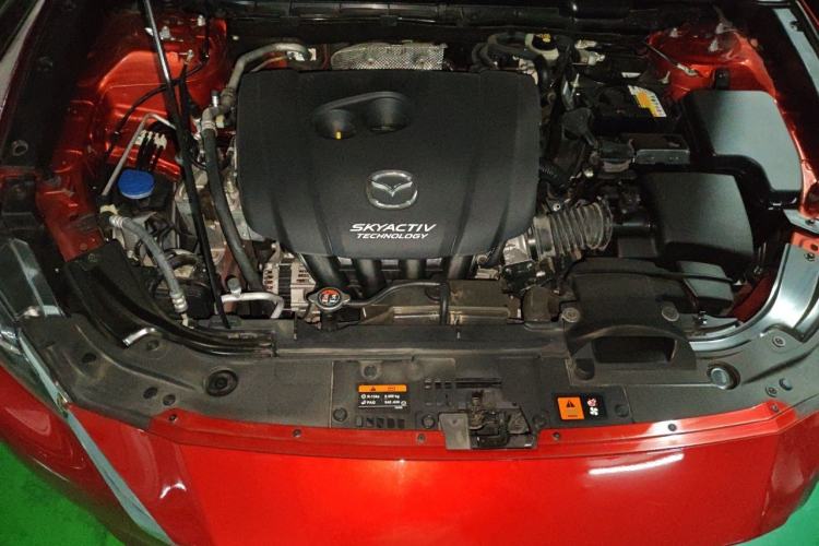Used Mazda CX-4 2018 2.0L Automatic Two-Wheel Drive Blue Sky Premium Upgrade Version China VI Standard Engine Bay