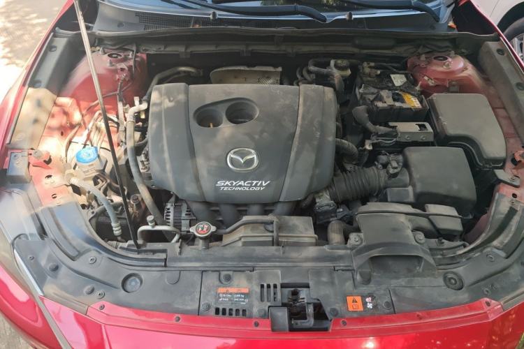 Used Mazda CX-4 2018 2.0L Automatic Two-Wheel Drive Blue Sky Premium Upgrade Version China VI Standard Engine Bay