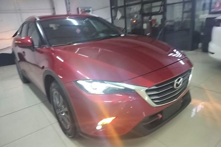 Used Mazda CX-4 2018 2.0L Automatic Two-Wheel Drive Blue Sky Premium Upgrade Version China VI Standard Front Right 45 Deg