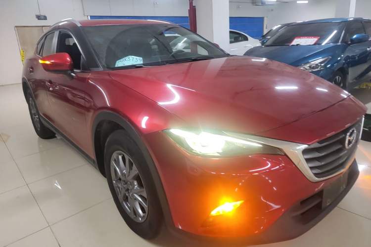 Used Mazda CX-4 2018 2.0L Automatic Two-Wheel Drive Blue Sky Premium Upgrade Version China V Standard Front Right 45 Deg