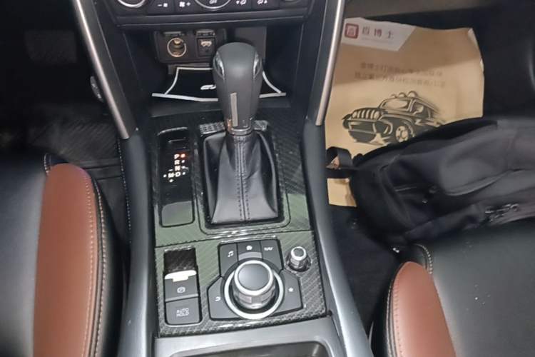 Used Mazda CX-4 2018 2.0L Automatic Two-Wheel Drive Blue Sky Premium Upgrade Version China VI Standard Gear Lever