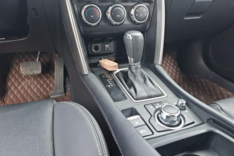 Used Mazda CX-4 2018 2.0L Automatic Two-Wheel Drive Blue Sky Dynamic Version China VI Standard Gear Lever