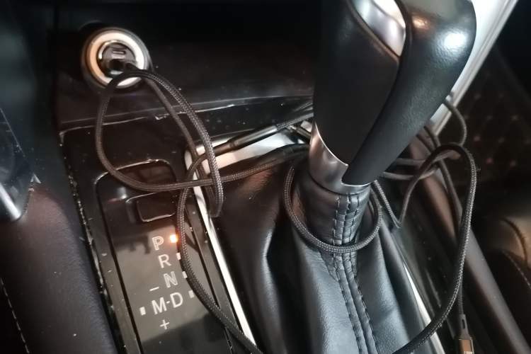 Used Mazda CX-4 2018 2.0L Automatic Two-Wheel Drive Blue Sky Luxury Edition Gear Lever