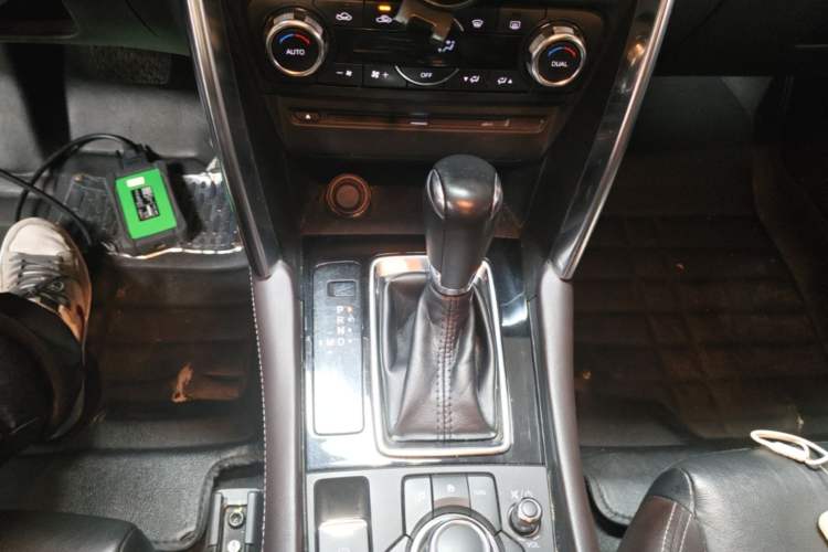 Used Mazda CX-4 2018 2.0L Automatic Two-Wheel Drive Blue Sky Premium Tech Limited Edition Gear Lever