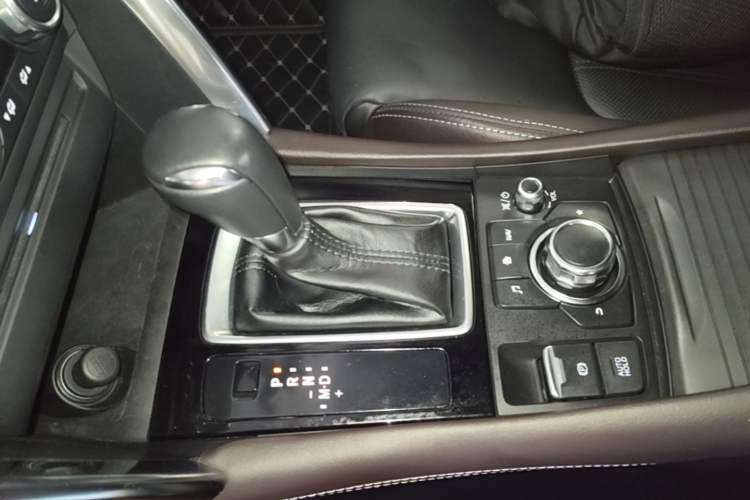 Used Mazda CX-4 2018 2.0L Automatic Two-Wheel Drive Blue Sky Luxury Edition Gear Lever