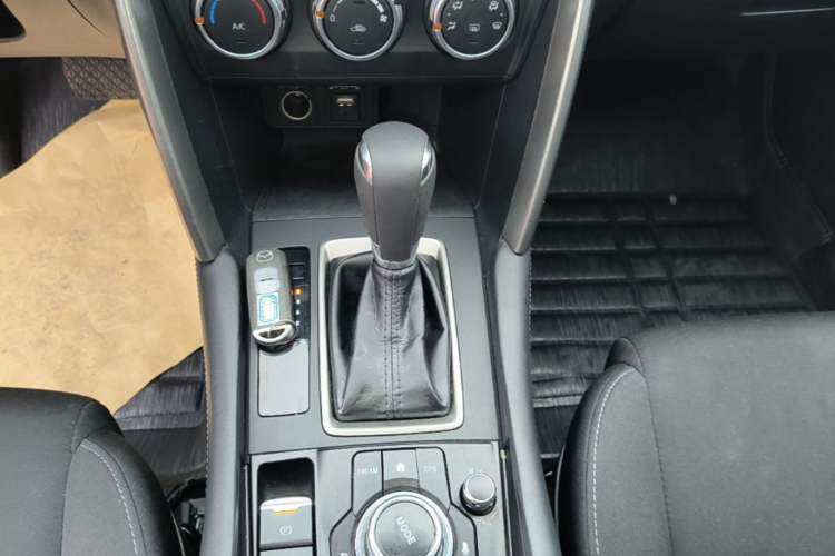 Used Mazda CX-4 2018 2.0L Automatic Two-Wheel Drive Blue Sky Dynamic Version China V Standard Gear Lever