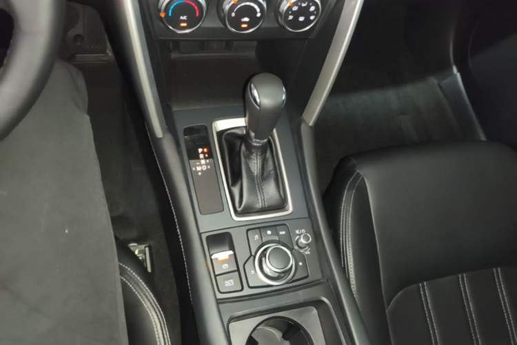 Used Mazda CX-4 2018 2.0L Automatic Two-Wheel Drive Blue Sky Dynamic Version China V Standard Gear Lever