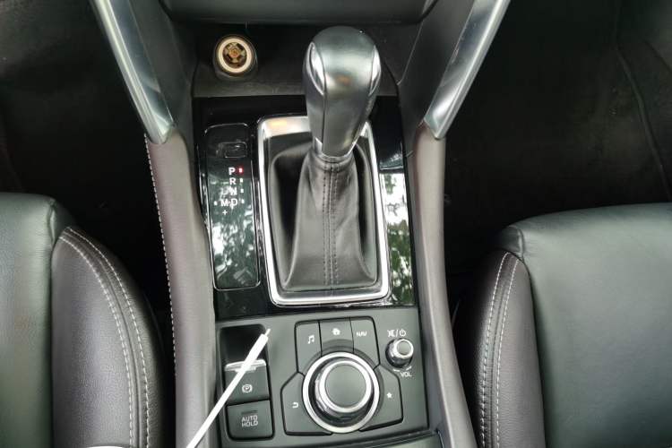 Used Mazda CX-4 2018 2.0L Automatic Two-Wheel Drive Blue Sky Leading Edition China V Standard Gear Lever