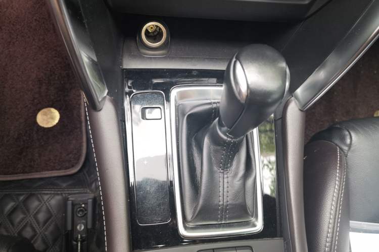 Used Mazda CX-4 2018 2.5L Automatic 4x4 Sky Passion Edition China VI Standard Gear Lever