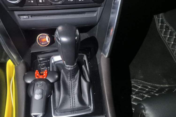 Used Mazda CX-4 2018 2.0L Automatic Two-Wheel Drive Blue Sky Premium Upgrade Version China VI Standard Gear Lever