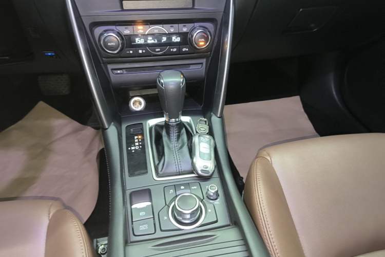 Used Mazda CX-4 2018 2.0L Automatic Two-Wheel Drive Blue Sky Exploration Version China V Standard Gear Lever