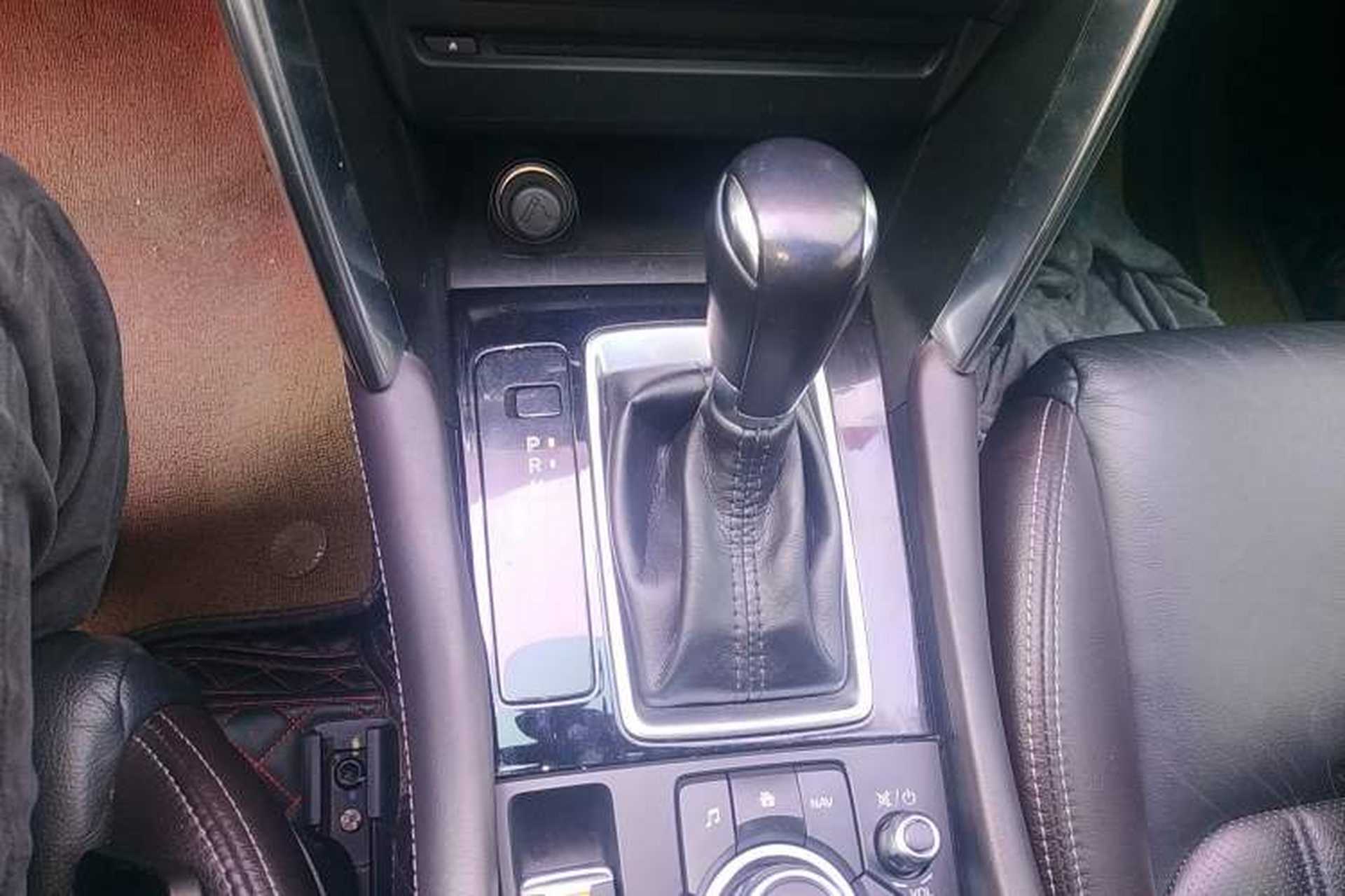 Used Mazda CX-4 2018 2.0L Automatic Two-Wheel Drive Blue Sky Premium Tech Limited Edition Gear Lever