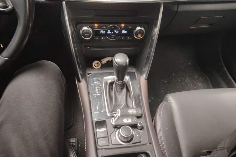 Used Mazda CX-4 2018 2.0L Automatic Two-Wheel Drive Blue Sky Premium Upgrade Version China V Standard Gear Lever