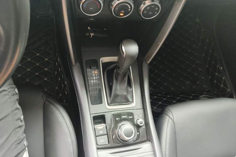 Used Mazda CX-4 2018 2.0L Automatic Two-Wheel Drive Blue Sky Dynamic Version China V Standard Gear Lever
