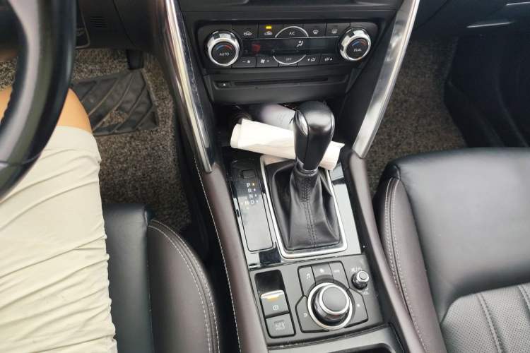 Used Mazda CX-4 2018 2.0L Automatic Two-Wheel Drive Blue Sky Premium Upgrade Version China V Standard Gear Lever