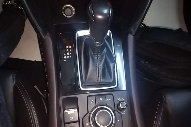 Used Mazda CX-4 2018 2.0L Automatic Two-Wheel Drive Blue Sky Premium Upgrade Version China VI Standard Gear Lever