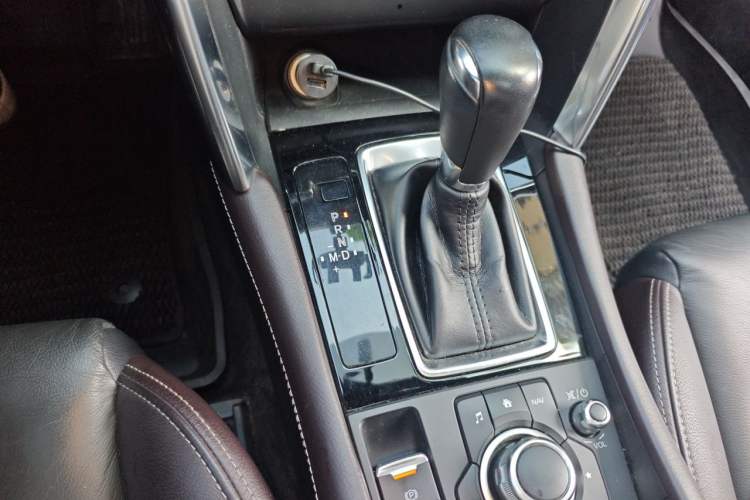 Used Mazda CX-4 2018 2.0L Automatic Two-Wheel Drive Blue Sky Luxury Edition Gear Lever