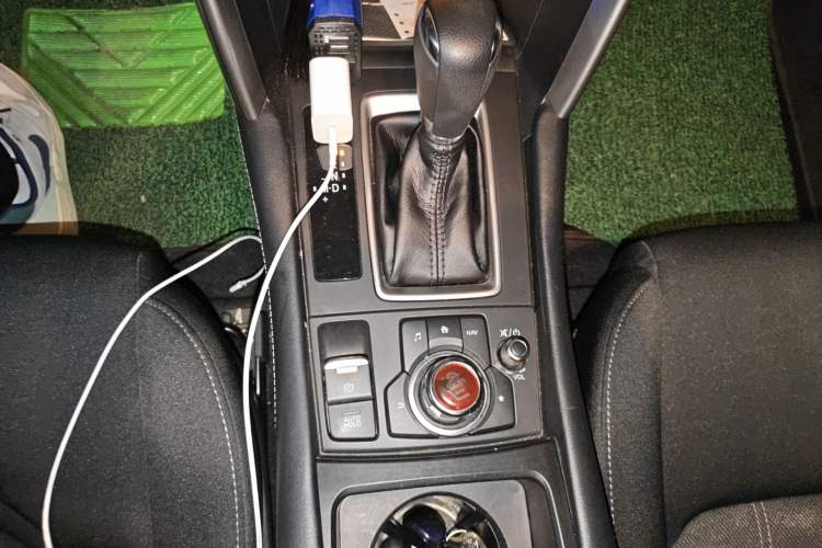 Used Mazda CX-4 2018 2.0L Automatic Two-Wheel Drive Blue Sky Dynamic Version China VI Standard Gear Lever