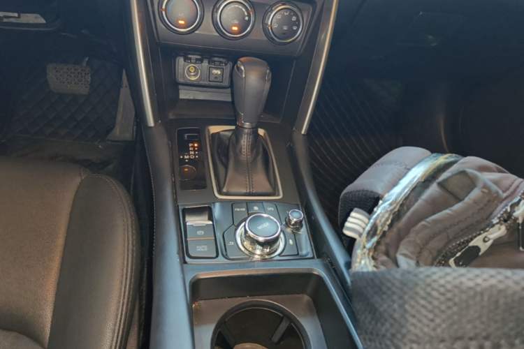 Used Mazda CX-4 2018 2.0L Automatic Two-Wheel Drive Blue Sky Dynamic Version China VI Standard Gear Lever