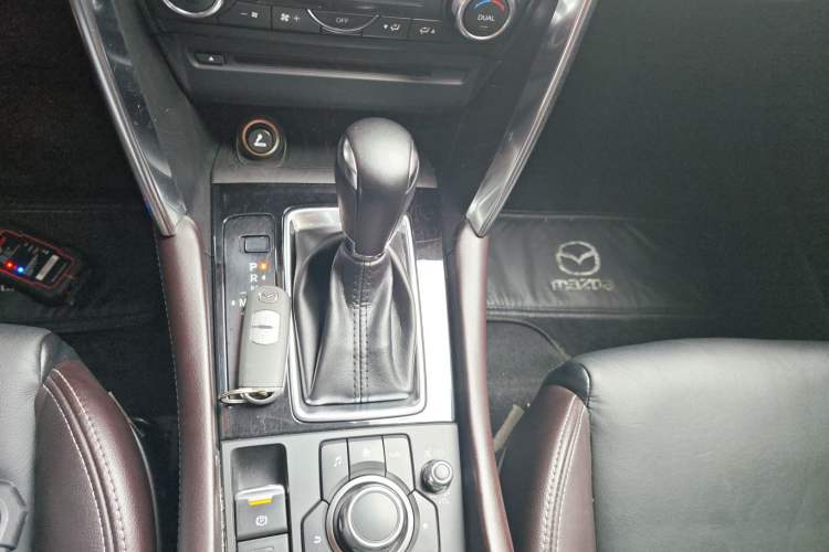Used Mazda CX-4 2018 2.0L Automatic Two-Wheel Drive Blue Sky Premium Upgrade Version China VI Standard Gear Lever