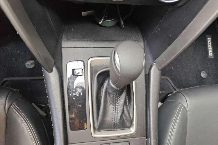 Used Mazda CX-4 2018 2.0L Automatic Two-Wheel Drive Blue Sky Dynamic Version China VI Standard Gear Lever