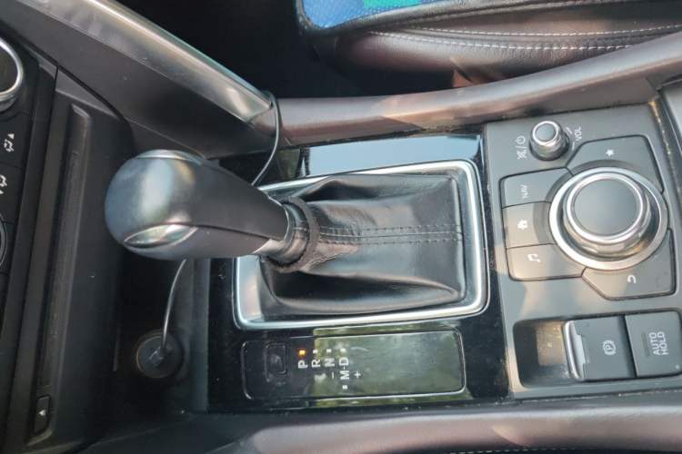 Used Mazda CX-4 2018 2.0L Automatic Two-Wheel Drive Blue Sky Premium Upgrade Version China VI Standard Gear Lever