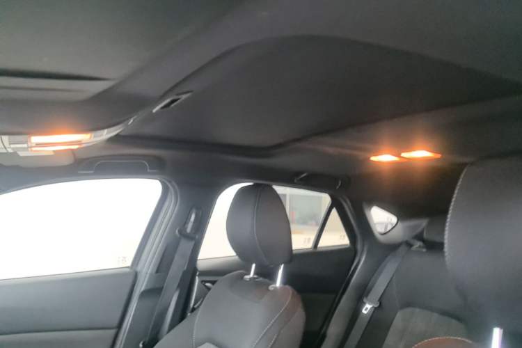 Used Mazda CX-4 2018 2.0L Automatic Two-Wheel Drive Blue Sky Dynamic Version China VI Standard Headliner