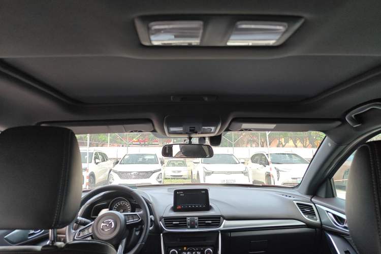 Used Mazda CX-4 2018 2.0L Automatic Two-Wheel Drive Blue Sky Premium Upgrade Version China VI Standard Headliner