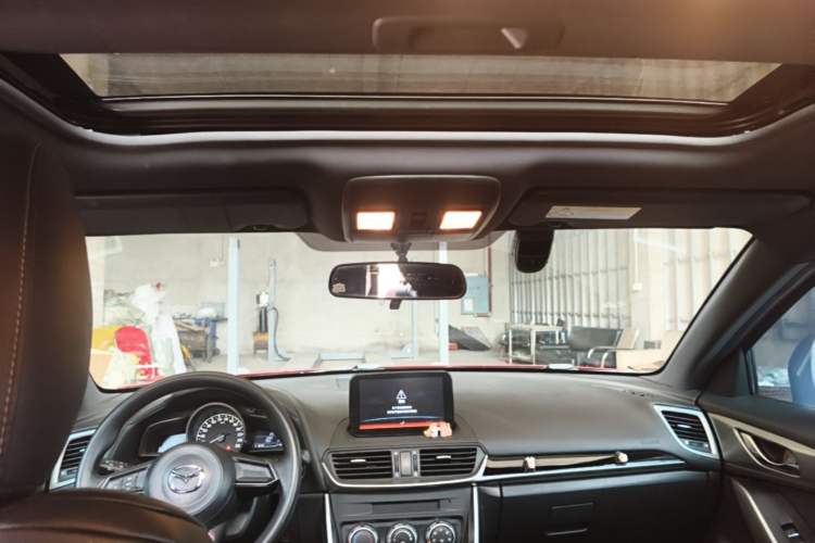 Used Mazda CX-4 2018 2.0L Automatic Two-Wheel Drive Blue Sky Dynamic Version China VI Standard Headliner