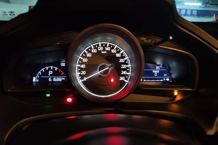 Used Mazda CX-4 2018 2.0L Automatic Two-Wheel Drive Blue Sky Dynamic Version China VI Standard Instrument Cluster