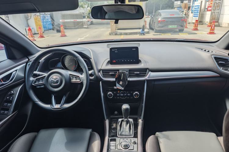 Used Mazda CX-4 2018 2.0L Automatic Two-Wheel Drive Blue Sky Premium Upgrade Version China VI Standard Interior 1