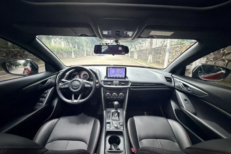 Used Mazda CX-4 2018 2.0L Automatic Two-Wheel Drive Blue Sky Dynamic Version China VI Standard Interior 2